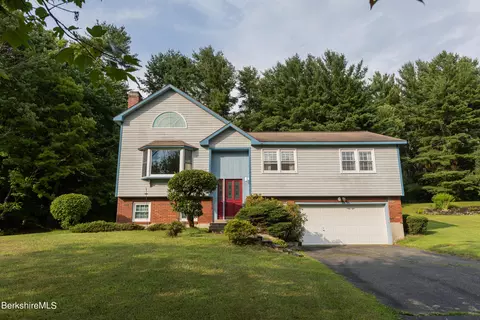 18 Holmeswood Ter, Lenox, MA 01240
