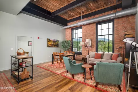 160 Water St #310, Williamstown, MA 01267