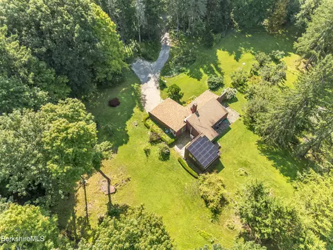 40 Frothingham Xing, Lenox, MA 01240