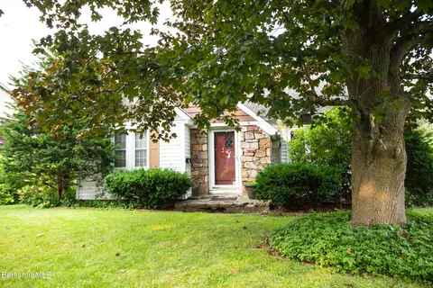 66 Ridgeway Ave, Pittsfield, MA 01201