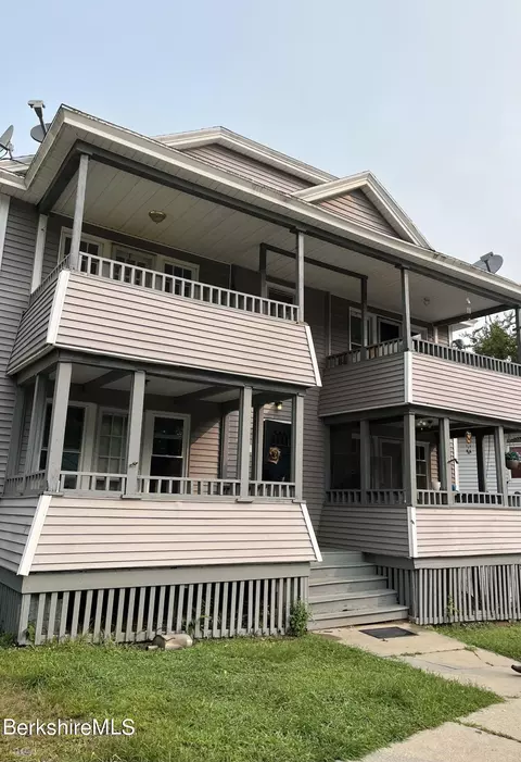 30 Sachem St, Springfield, MA 01108