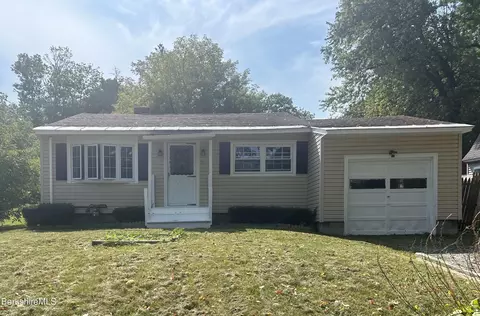 20 Irwin St, Lanesborough, MA 01237