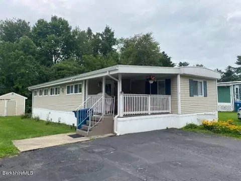 7 Seminole Dr, North Adams, MA 01247