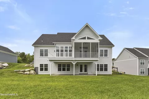 6 Golf View Dr, Lenox, MA 01240