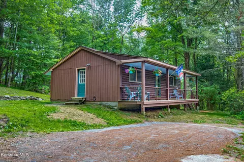 16 Hill Dr, Tolland, MA 01034