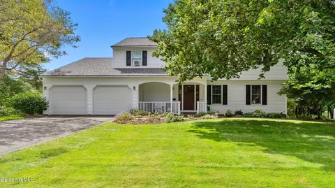 92 Brookside Dr, Pittsfield, MA 01201
