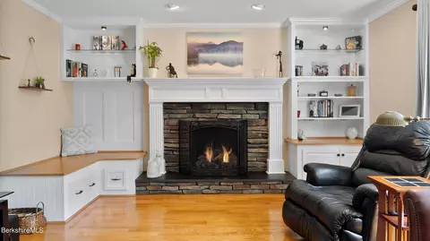 92 Brookside Dr, Pittsfield, MA 01201 photo 25