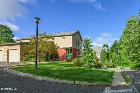 2 Rose Ct #E, Great Barrington, MA 01230