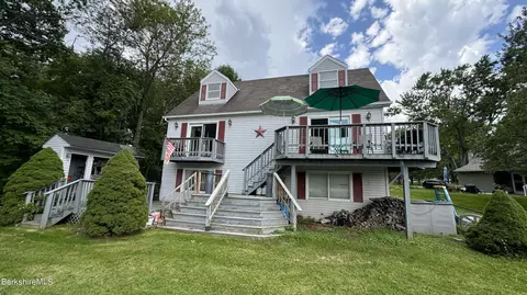 77 Willow Ln, Cheshire, MA 01225