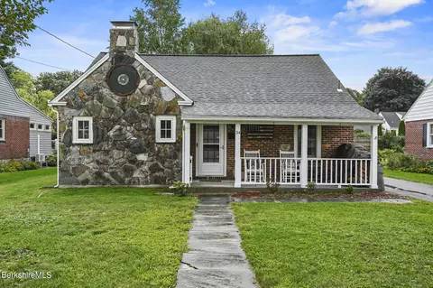 34 Sampson Pkwy, Pittsfield, MA 01201