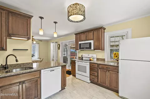 97 Bay State Rd, Pittsfield, MA 01201 photo 13