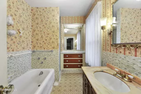 Bath - 75 Pomeroy Ave, Pittsfield, MA 01201 photo 3 of 3