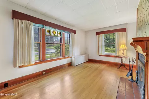 Living - 75 Pomeroy Ave, Pittsfield, MA 01201 photo 3 of 4