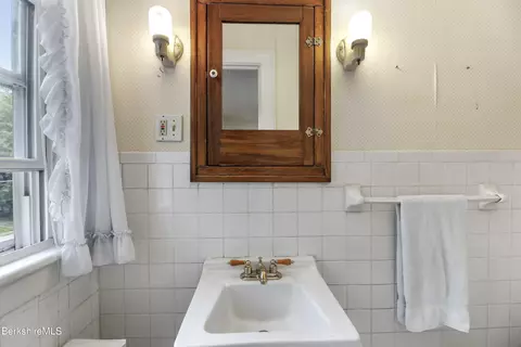 Bath - 75 Pomeroy Ave, Pittsfield, MA 01201 photo 2 of 3