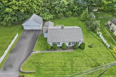 4 Swamp Rd, West Stockbridge, MA 01266