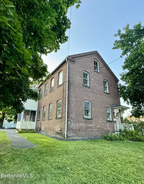 7 Dudley Ave, Westfield, MA 01085