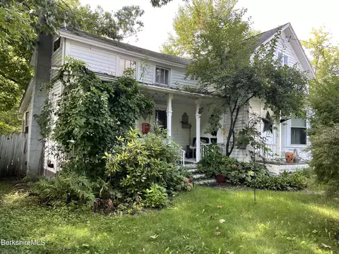 14 Cove St, Pittsfield, MA 01201