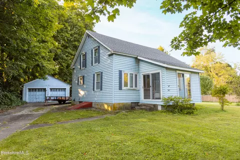 147 Railroad St, Cheshire, MA 01225