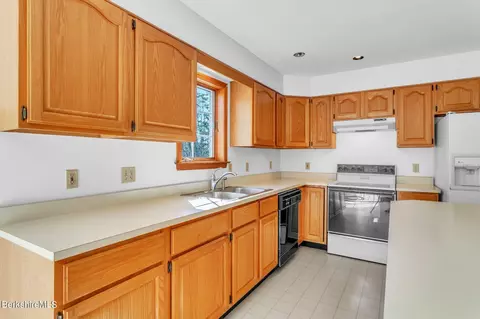 125 Mountain View Ter, Lee, MA 01238 photo 6
