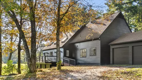 23 Whites Hill Rd, Egremont, MA 01230