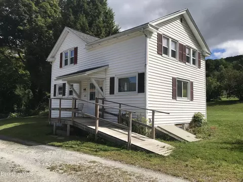 121 E Hoosac St, Adams, MA 01220