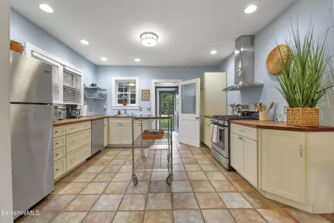 175-177 Laurel St, Lee, MA 01238 photo 40