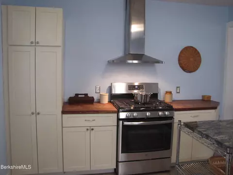 175-177 Laurel St, Lee, MA 01238 photo 7