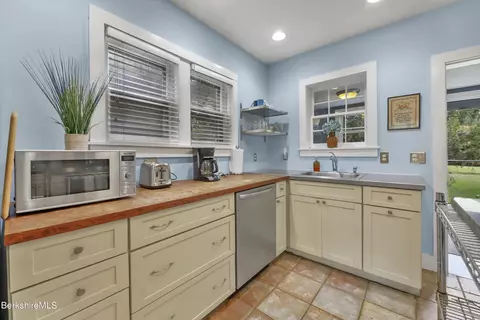 175-177 Laurel St, Lee, MA 01238 photo 41