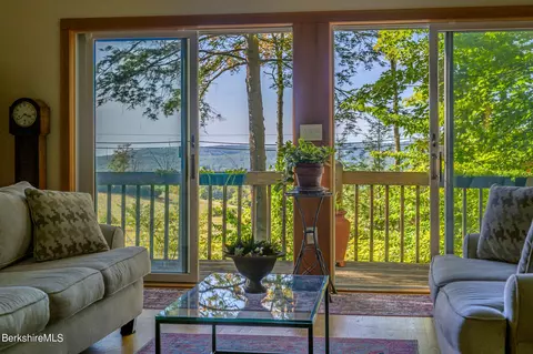 897 East Rd, Richmond, MA 01254