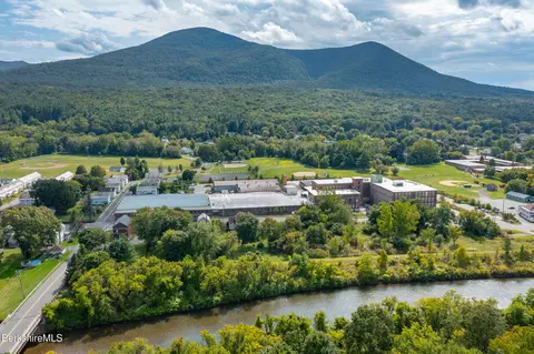 520 State Rd #305, North Adams, MA 01247
