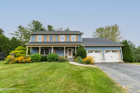8 Daralyn Ct, Pittsfield, MA 01201