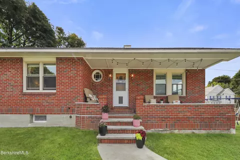 19 E Hoosac St, Adams, MA 01220