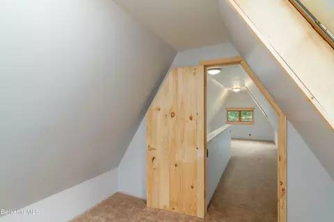 Entry Way - 54 Schultz Rd, Washington, MA 01223 photo 1 of 2