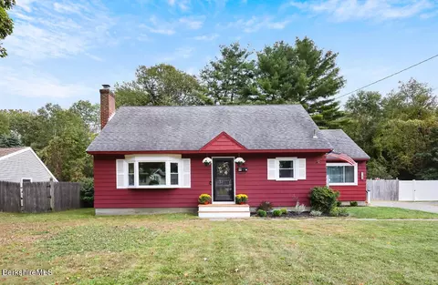 122 Maple Grove Dr, Pittsfield, MA 01201
