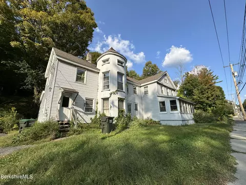 705 Cape St #2, Lee, MA 01238