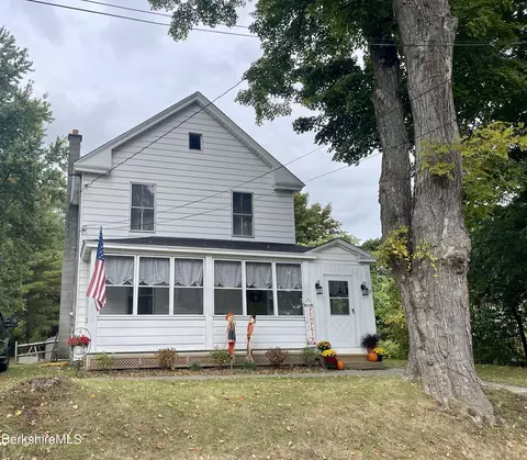 20 Mcarthur St, Pittsfield, MA 01201