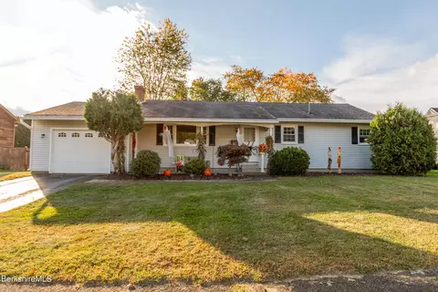 17 Greenings Ave, Pittsfield, MA 01201