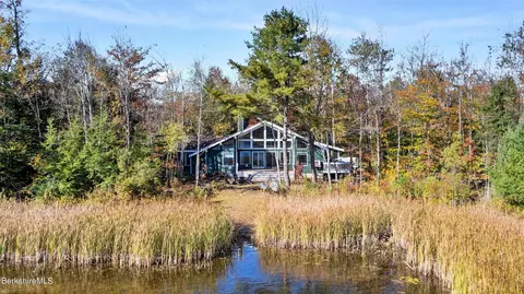 151 W Long Bow Ln, Becket, MA 01223