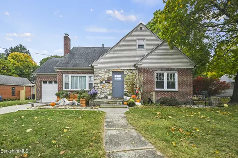 86 Sampson Pkwy, Pittsfield, MA 01201