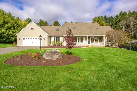 6 Lori Ct, Pittsfield, MA 01201