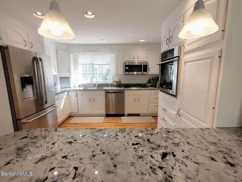 15 Joseph Ave, Lee, MA 01238 photo 9