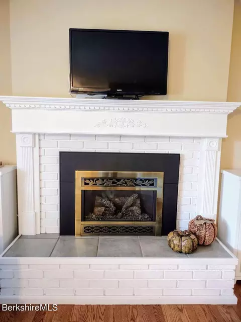 15 Joseph Ave, Lee, MA 01238 photo 18