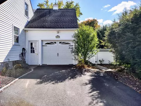 15 Joseph Ave, Lee, MA 01238 photo 3