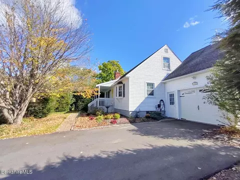 15 Joseph Ave, Lee, MA 01238 photo 2