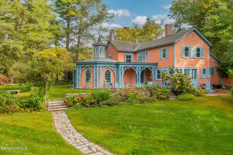 82 E Main St, Stockbridge, MA 01262