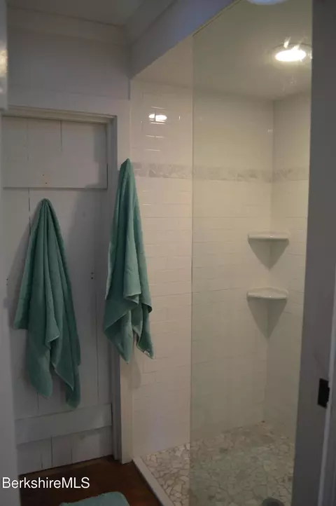 Bath - 141 Beech Tree Ln, Becket, MA 01223 photo 1 of 11