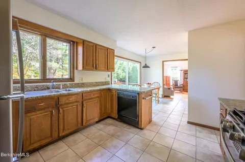 24 Pinecrest Dr, Lenox, MA 01240 photo 17