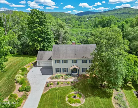 14 Filomena Dr, Pittsfield, MA 01201