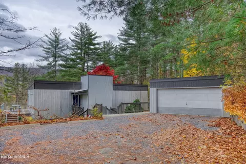 300 Syndicate Rd, Williamstown, MA 01267 photo 4