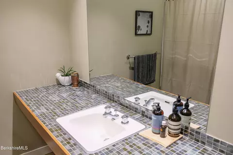 300 Syndicate Rd, Williamstown, MA 01267 photo 32